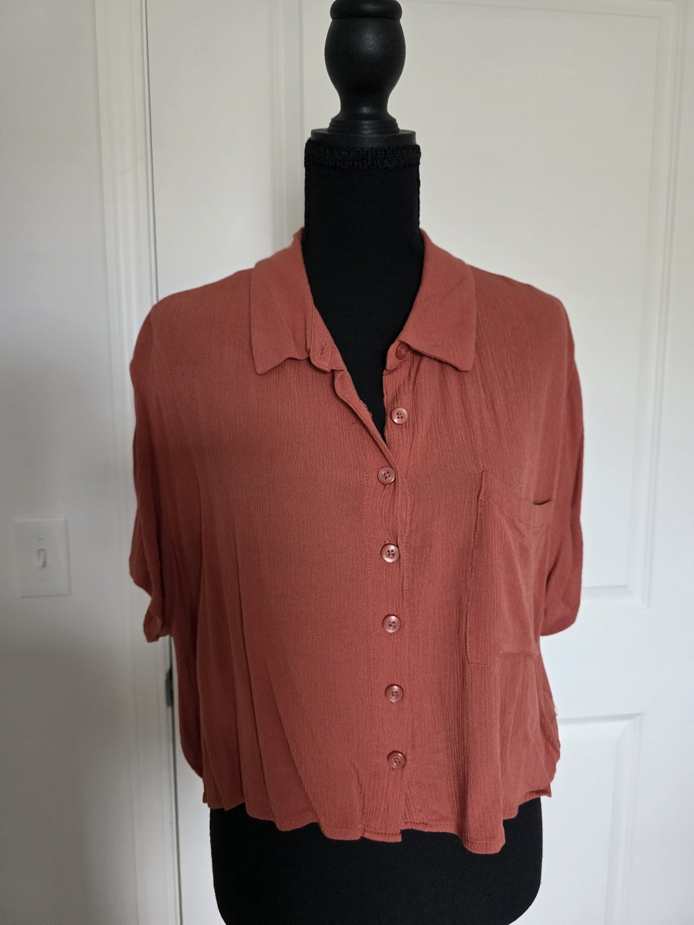 Forever 21 Cropped Button-Up Top in Rusty Coral